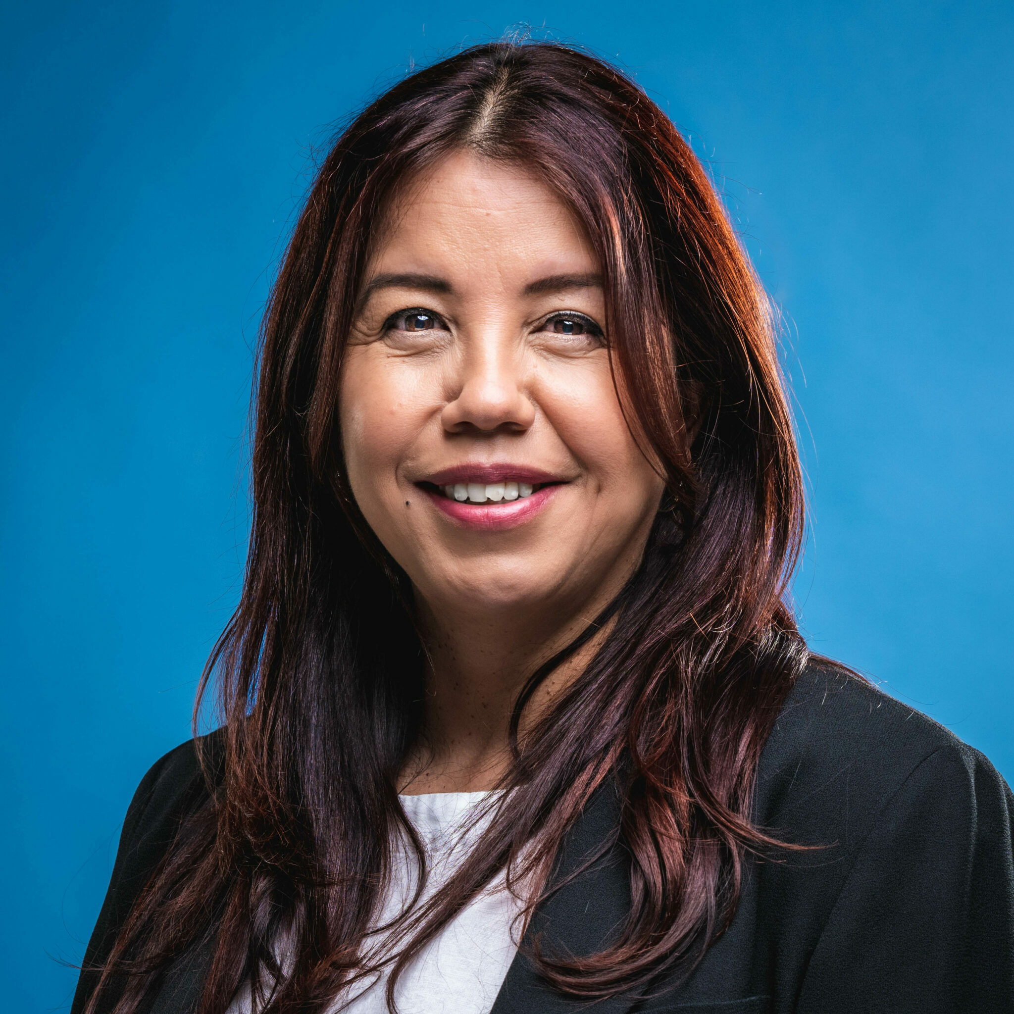 WHY CHICAGO? There's no place like Chicago! There are many reasons to love Chicago, but for me one of the best reasons is that it is incredibly easy to get around, locally and globally. Whether I'm taking public transportation or visiting one of the city's two international airports.